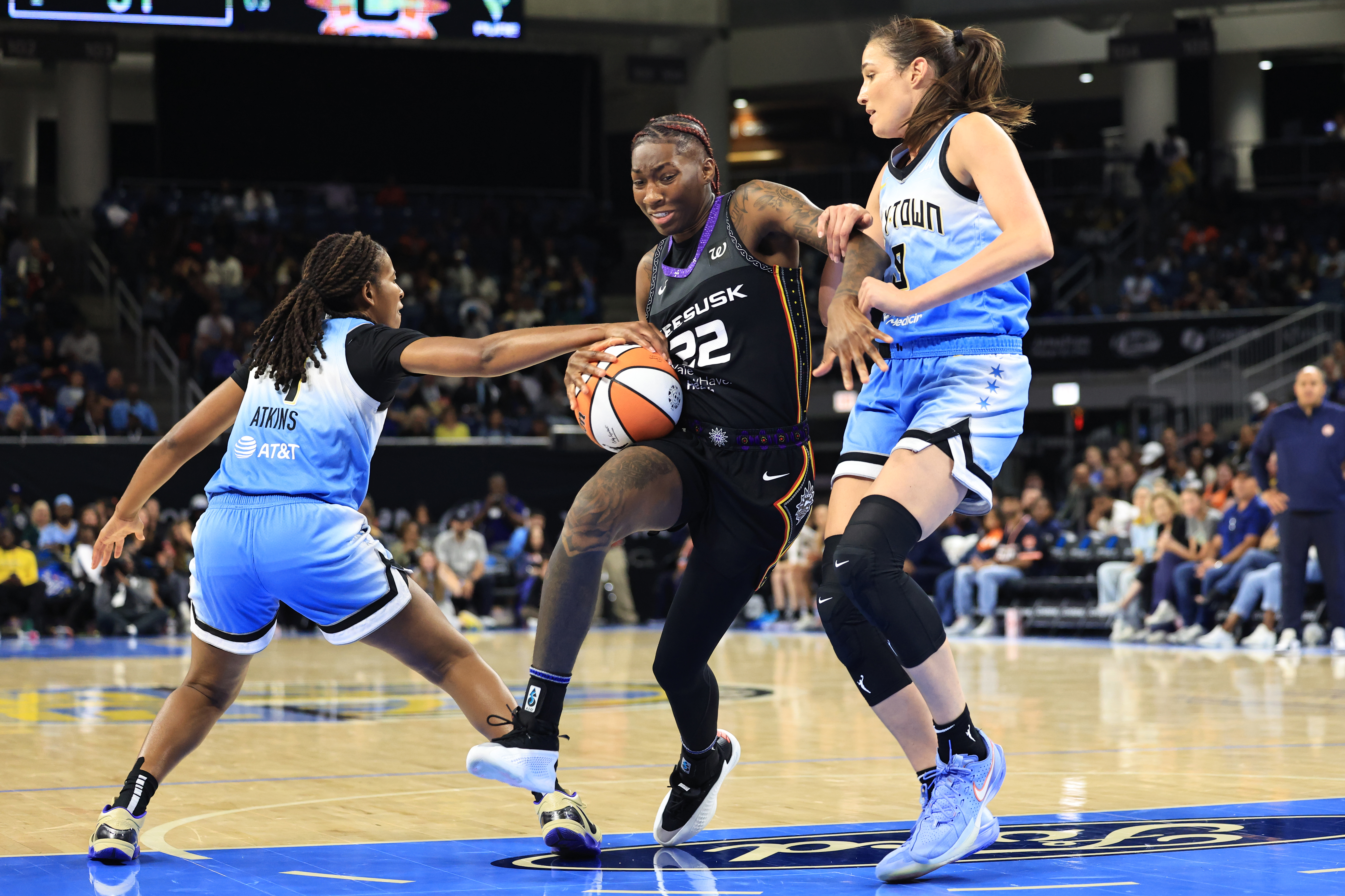 Connecticut Drops Road Contest Against Chicago, 88-64